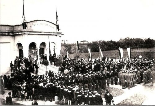 ARC 107 | Cerimonia commemorativa del 4 novembre al monumento | Friuli Venezia Giulia | 1939