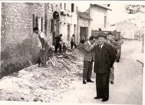 ARC 292 | Fioravante Magnoler sindaco visita i lavori in corso | Friuli Venezia Giulia | 1953
