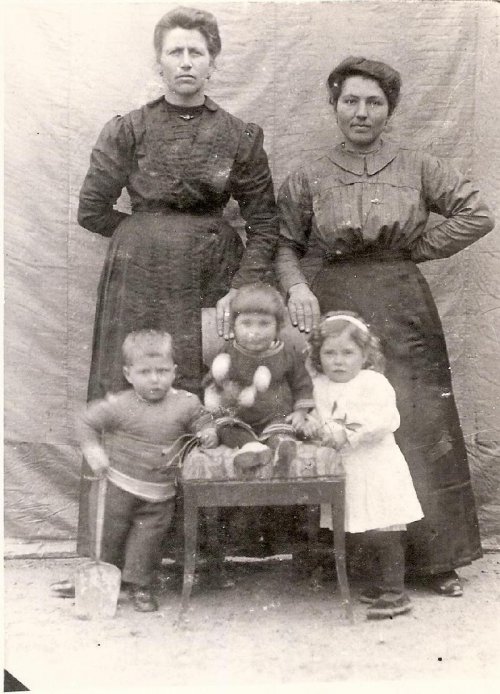 ARC 299 | Madri e figli | Friuli Venezia Giulia | 1916
