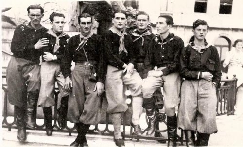 ARC 304 | Sette giovani fasscisti in gita a Venezia | Veneto | 1933