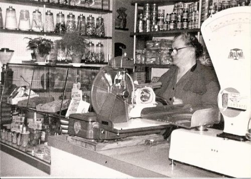 ARC 340 | Bar e negozio della "Pierina" | Friuli Venezia Giulia | 1955