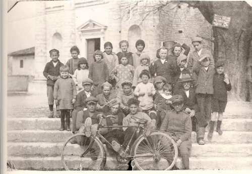 ARC 6 | Foto di gruppo davanti al crucugner | Friuli Venezia Giulia | 1925