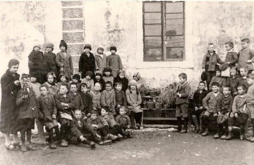 ARC 23 | Scolaresca con maestra Rossi | Friuli Venezia Giulia | 1927