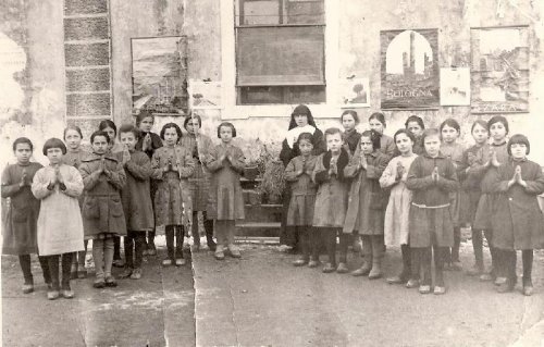 ARC 24 | Scolaresca con suora | Friuli Venezia Giulia | 1923