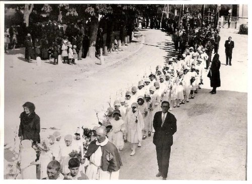 ARC 671 | Processione a Fontanafredda. Bambine biancovestite | Friuli Venezia Giulia | 1930