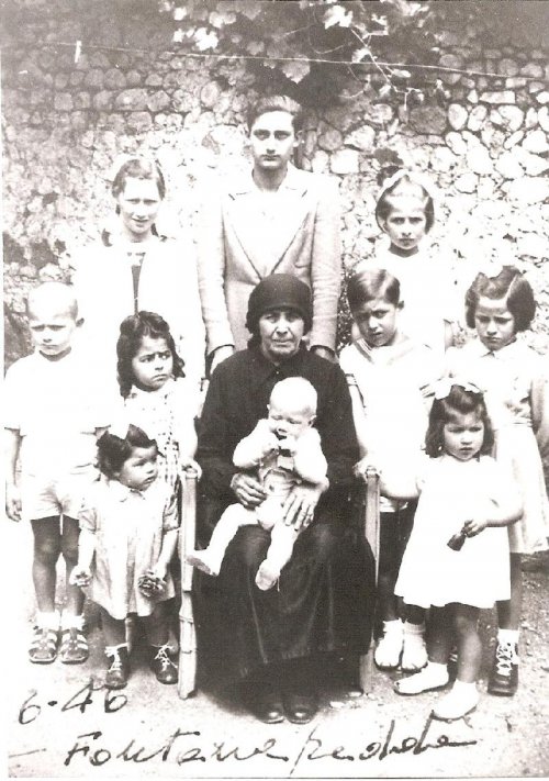 ARC 835 | Anna Sfreddo con i nipoti | Friuli Venezia Giulia | 1946
