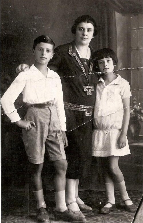 ARC 347 | Pierina Bardusco con i figli | Friuli Venezia Giulia | 1928