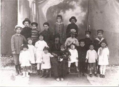 ARC 831 | Rossetti Luigia con i nipoti | Friuli Venezia Giulia | 1922