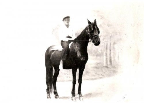 ARC 586 | Serafino Cimolai a cavallo | Friuli Venezia Giulia | 1935