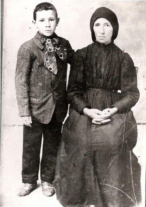 ARC 606 | Augustina Camillotti con il figlio Zefferino | Friuli Venezia Giulia | 1909