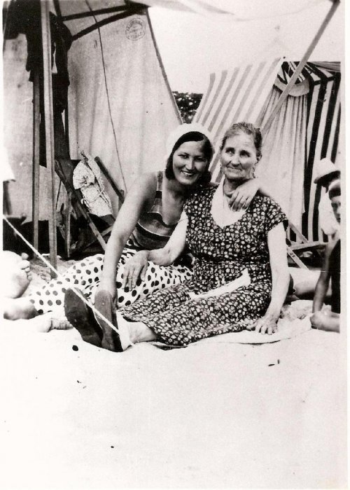 ARC 466 | Teresina Burigana con la madre | Friuli Venezia Giulia | 1932