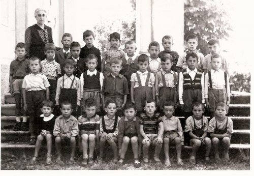 ARC 489 | Scolaresca con maestra Cabianca | Friuli Venezia Giulia | 1949